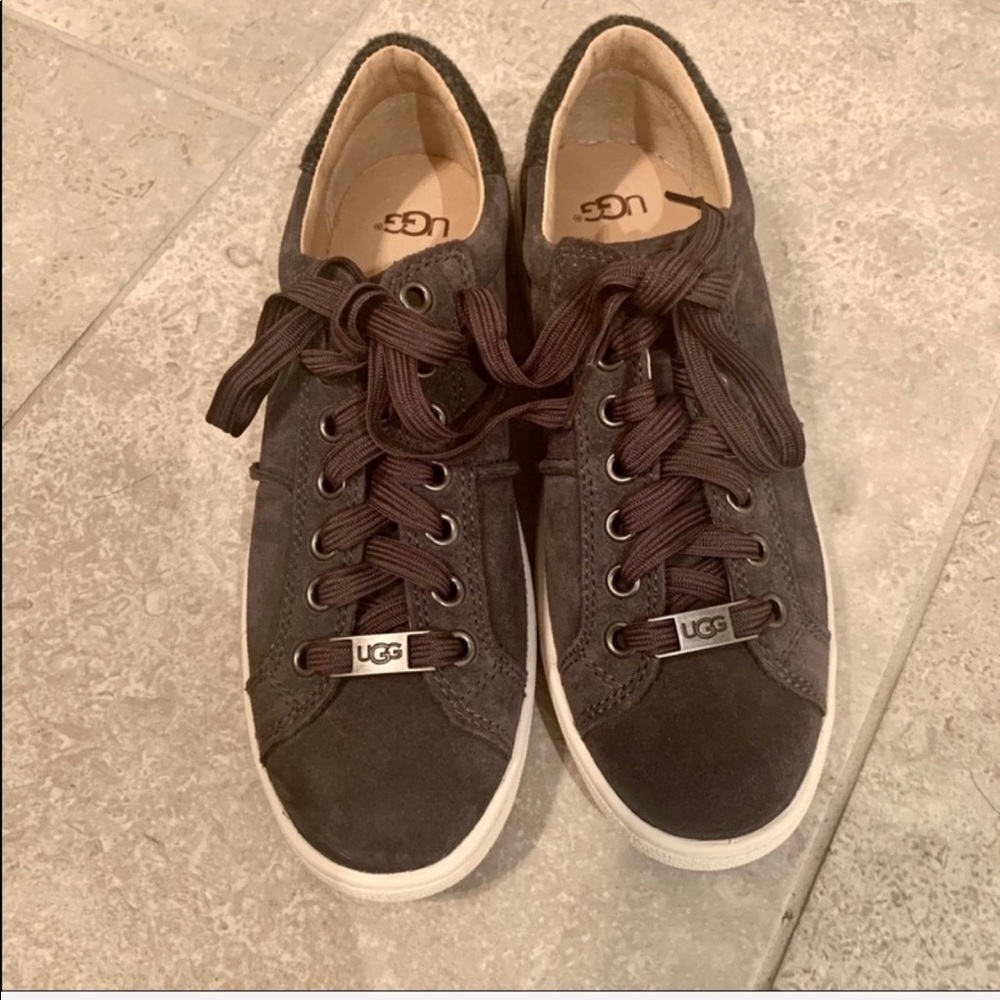 NWOT UGG SNEAKERS